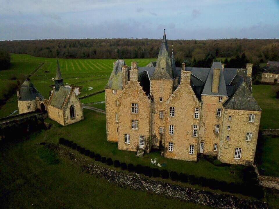 Chateau De Bourgon Montourtier Exterior photo